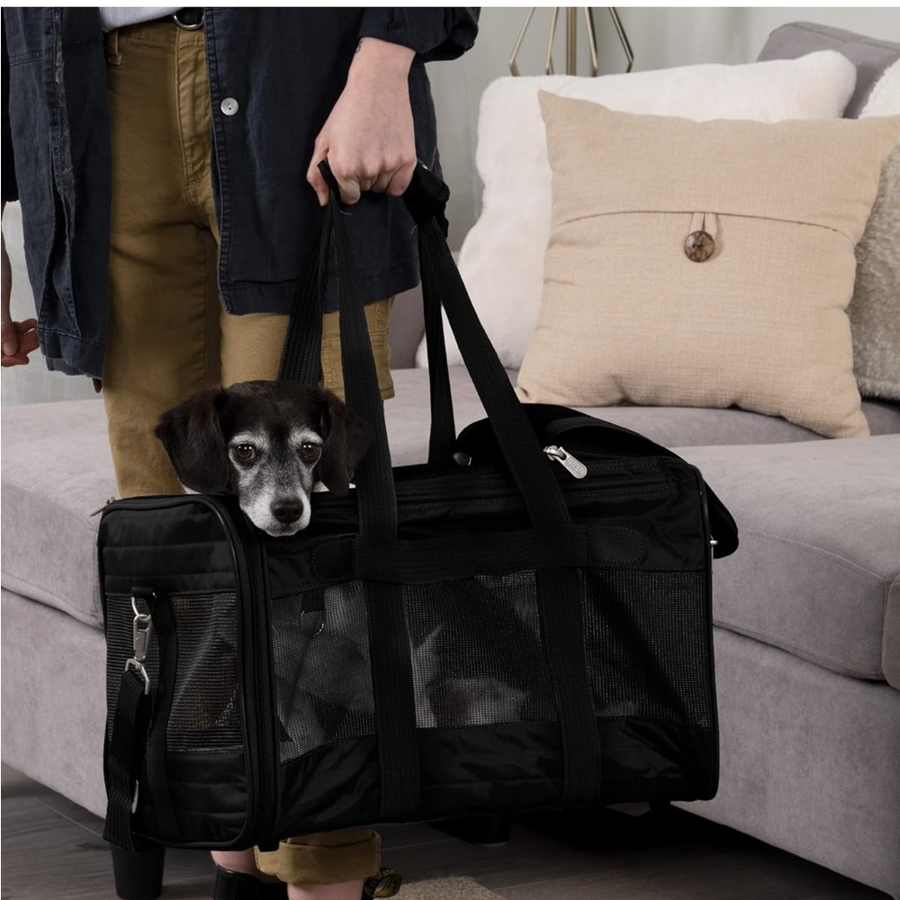 Original Deluxe Black Pet Carrier by Sherpa NWT